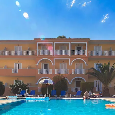 Hotel Derekas & *